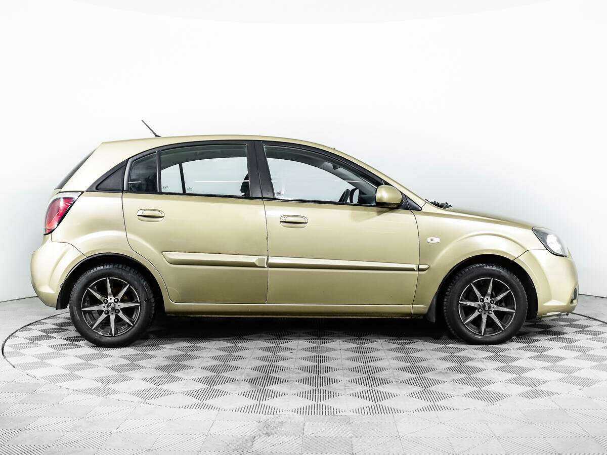 Kia Rio с пробегом — 2010 год. Фото: #3