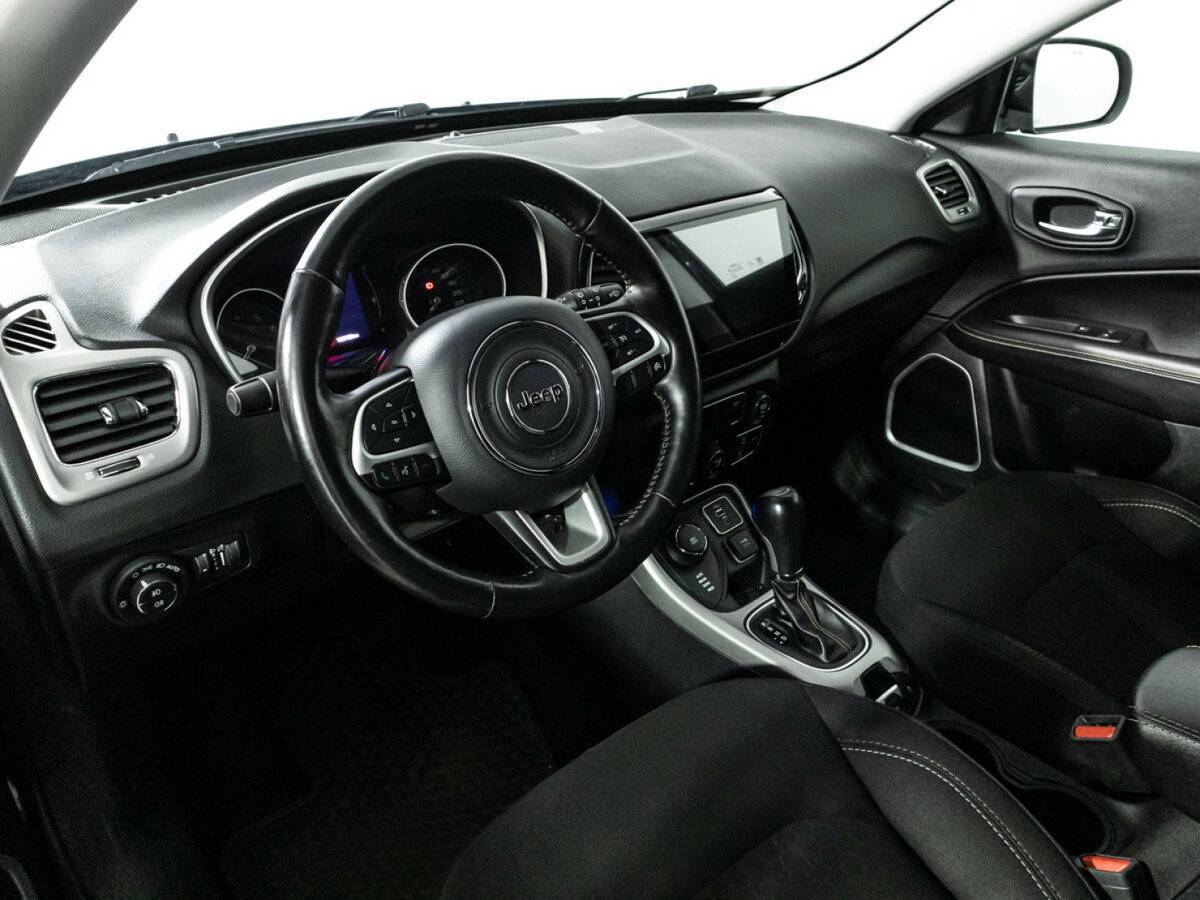 Jeep Compass с пробегом — 2018 год. Фото: #10
