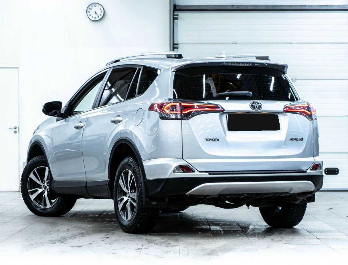 Toyota RAV4 с пробегом — 2016 год. Фото: #3