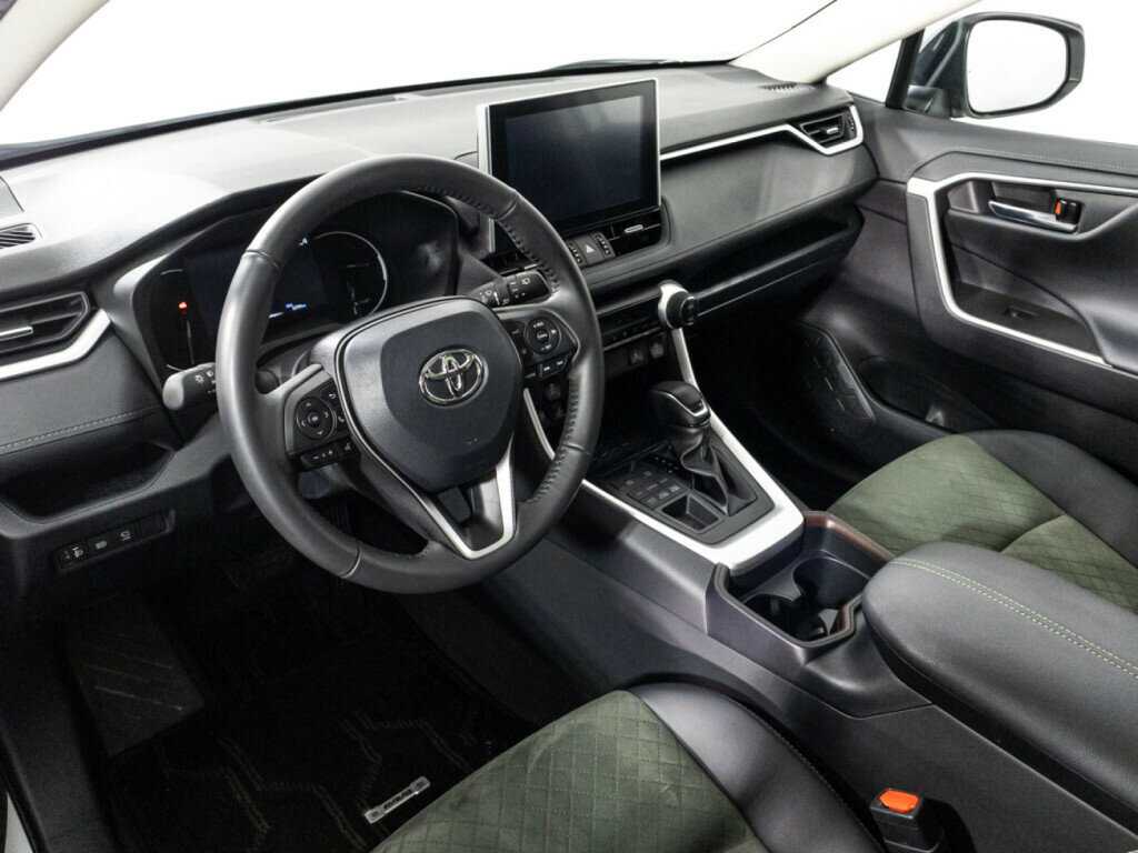 Toyota RAV4 с пробегом — 2022 год. Фото: #10