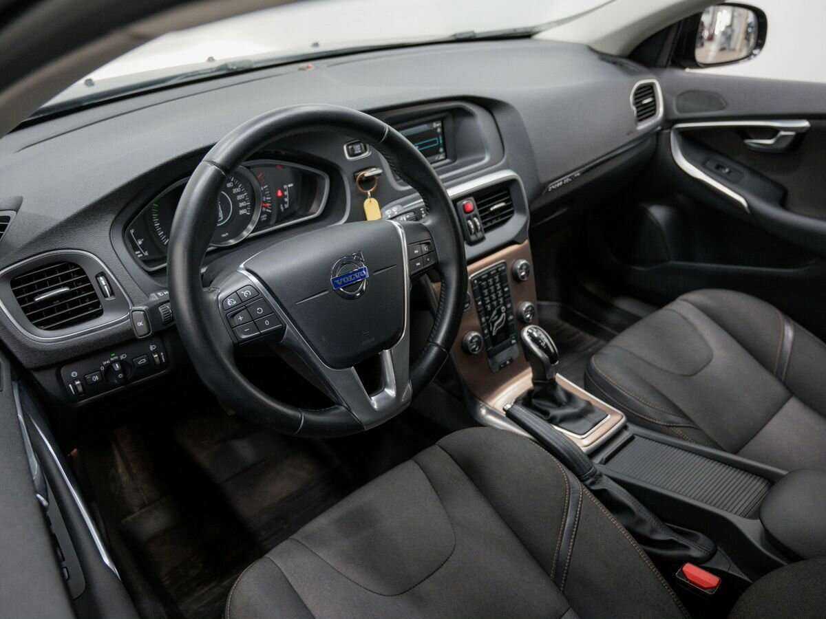 Volvo V40 Cross Country с пробегом — 2014 год. Фото: #13