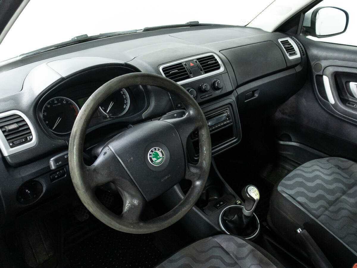 Skoda Fabia с пробегом — 2008 год. Фото: #10