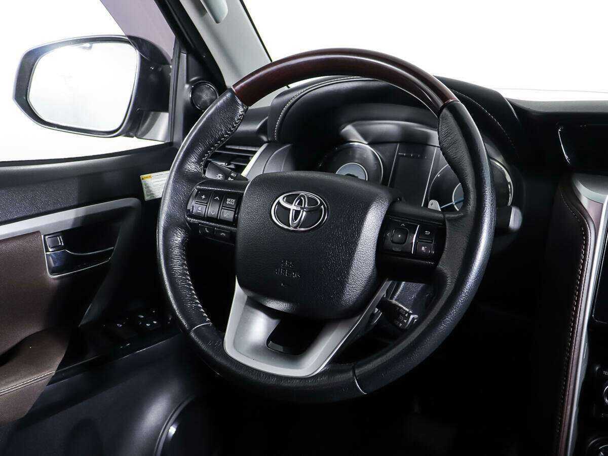 Toyota Fortuner с пробегом — 2017 год. Фото: #13