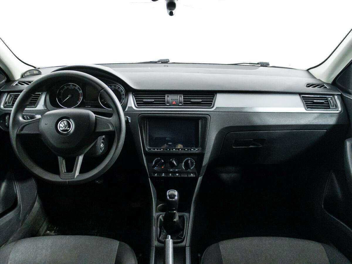 Skoda Rapid с пробегом — 2017 год. Фото: #10