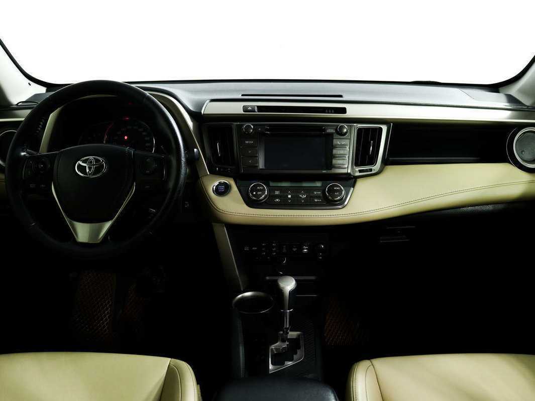 Toyota RAV4 с пробегом — 2015 год. Фото: #10
