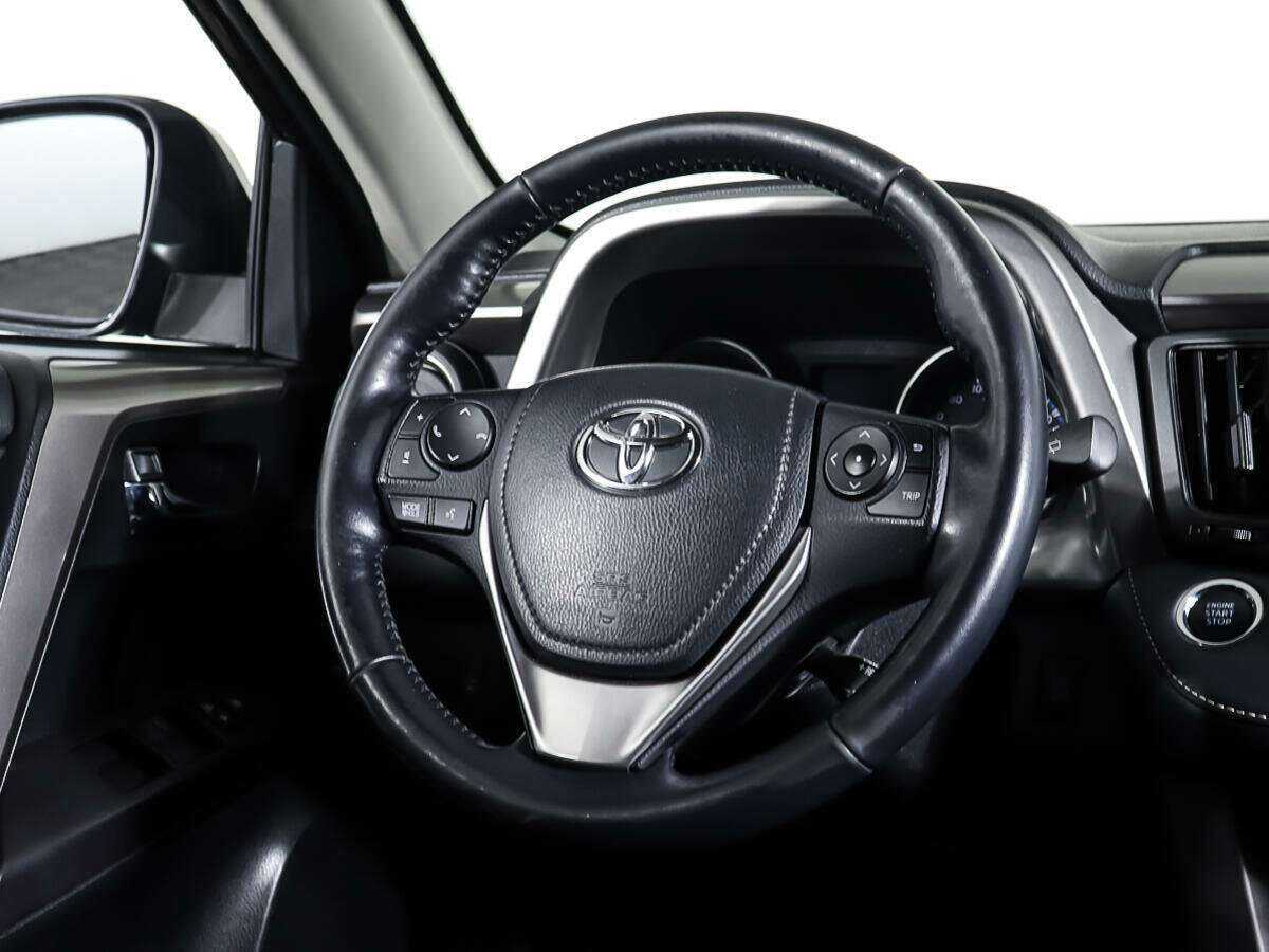 Toyota RAV4 с пробегом — 2018 год. Фото: #13