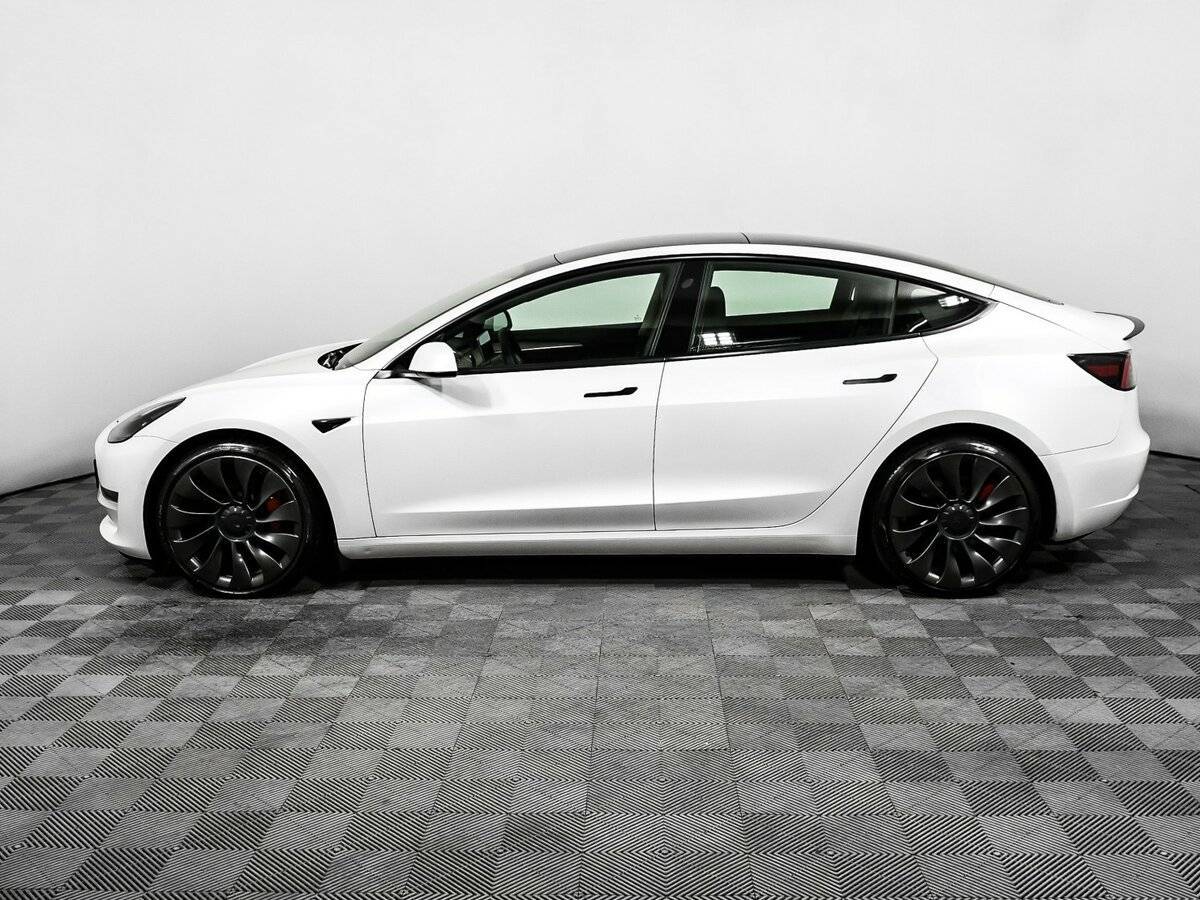 Tesla Model 3 с пробегом — 2021 год. Фото: #7