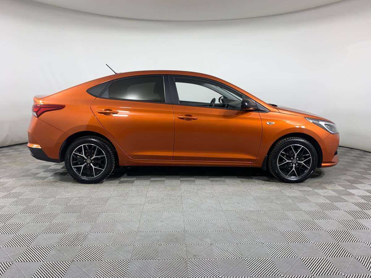 Hyundai Solaris с пробегом — 2022 год. Фото: #3