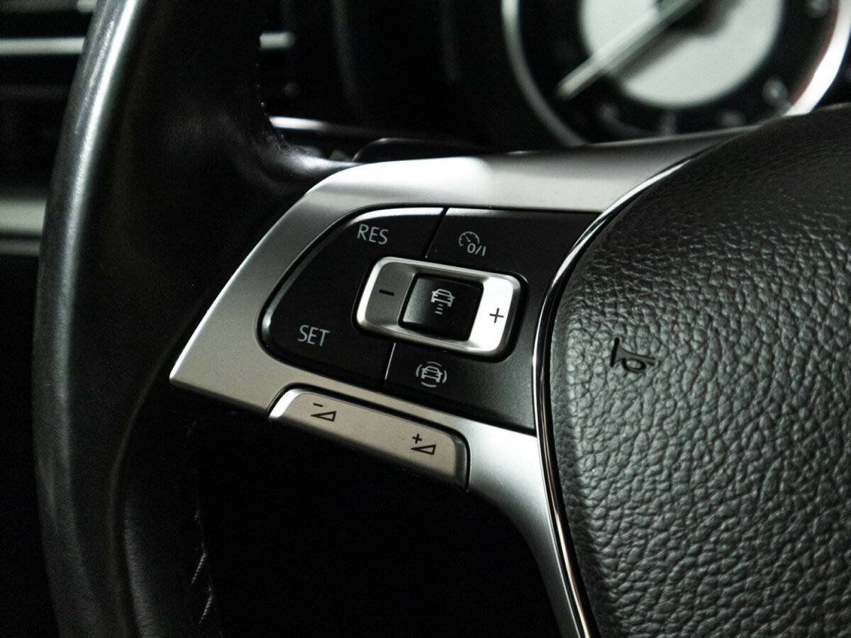 Volkswagen Touareg с пробегом — 2018 год. Фото: #22