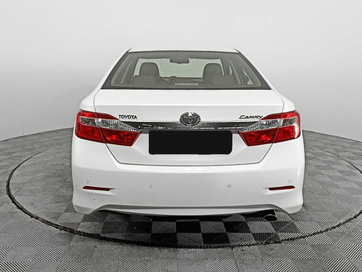 Toyota Camry с пробегом — 2014 год. Фото: #4