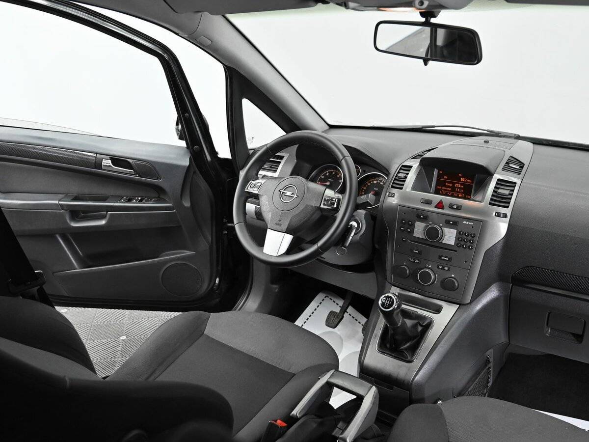 Opel Zafira с пробегом — 2006 год. Фото: #10