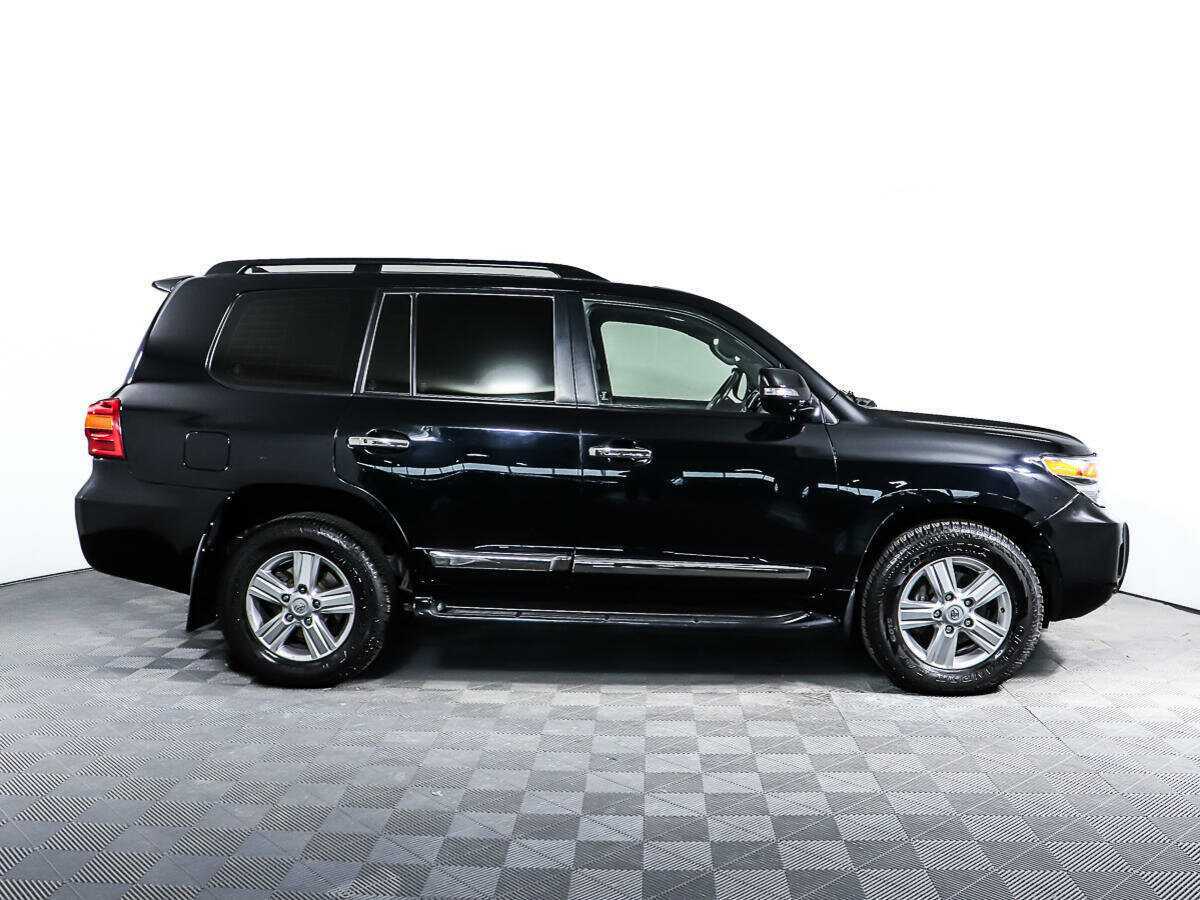 Toyota Land Cruiser с пробегом — 2014 год. Фото: #3