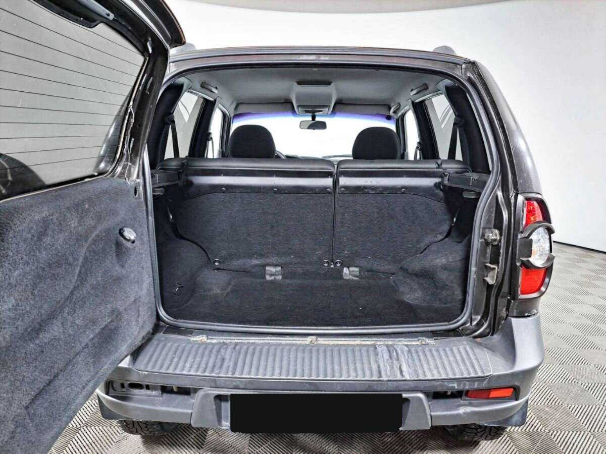 Chevrolet Niva с пробегом — 2011 год. Фото: #9
