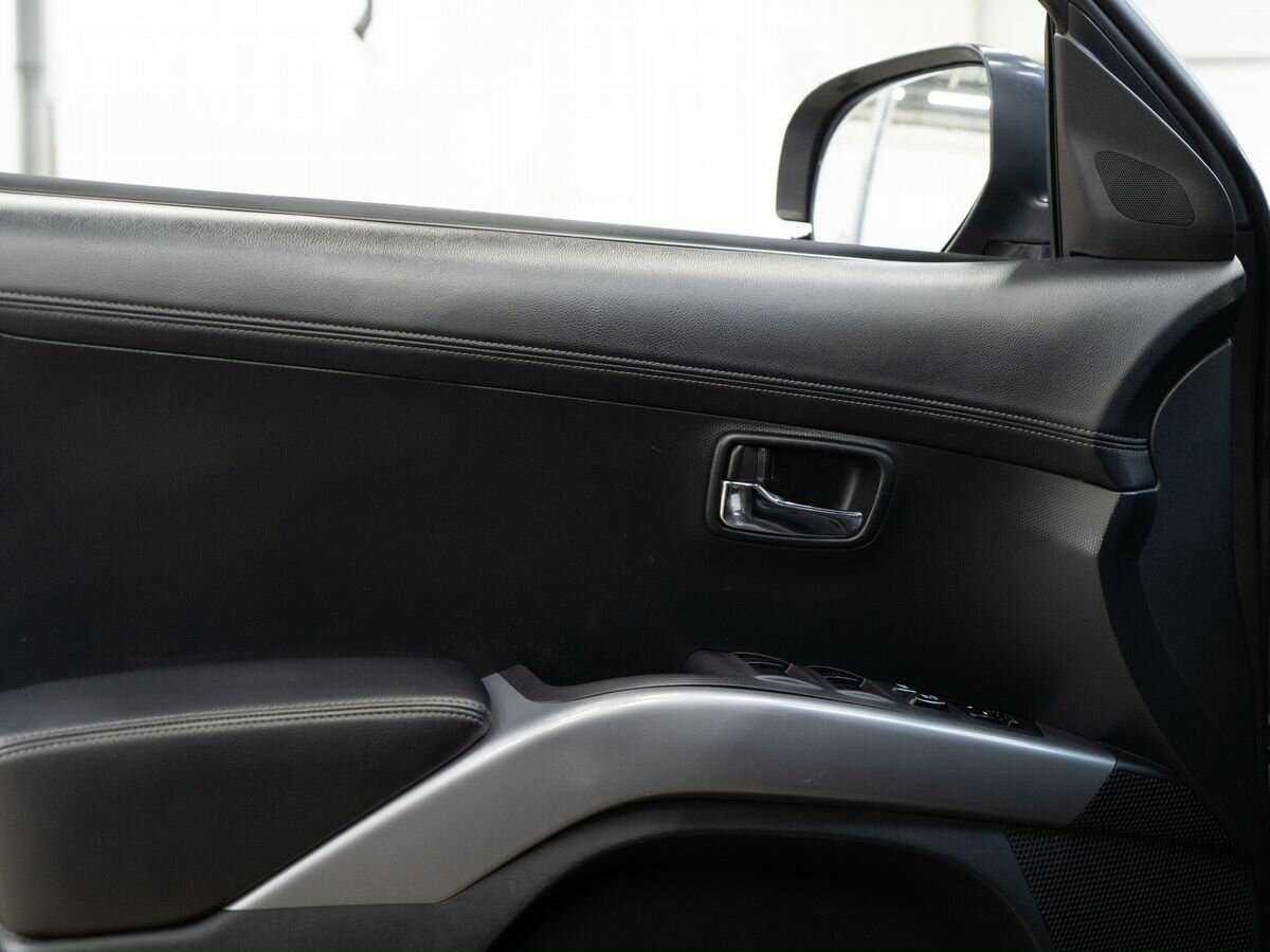 Mitsubishi Outlander с пробегом — 2011 год. Фото: #14