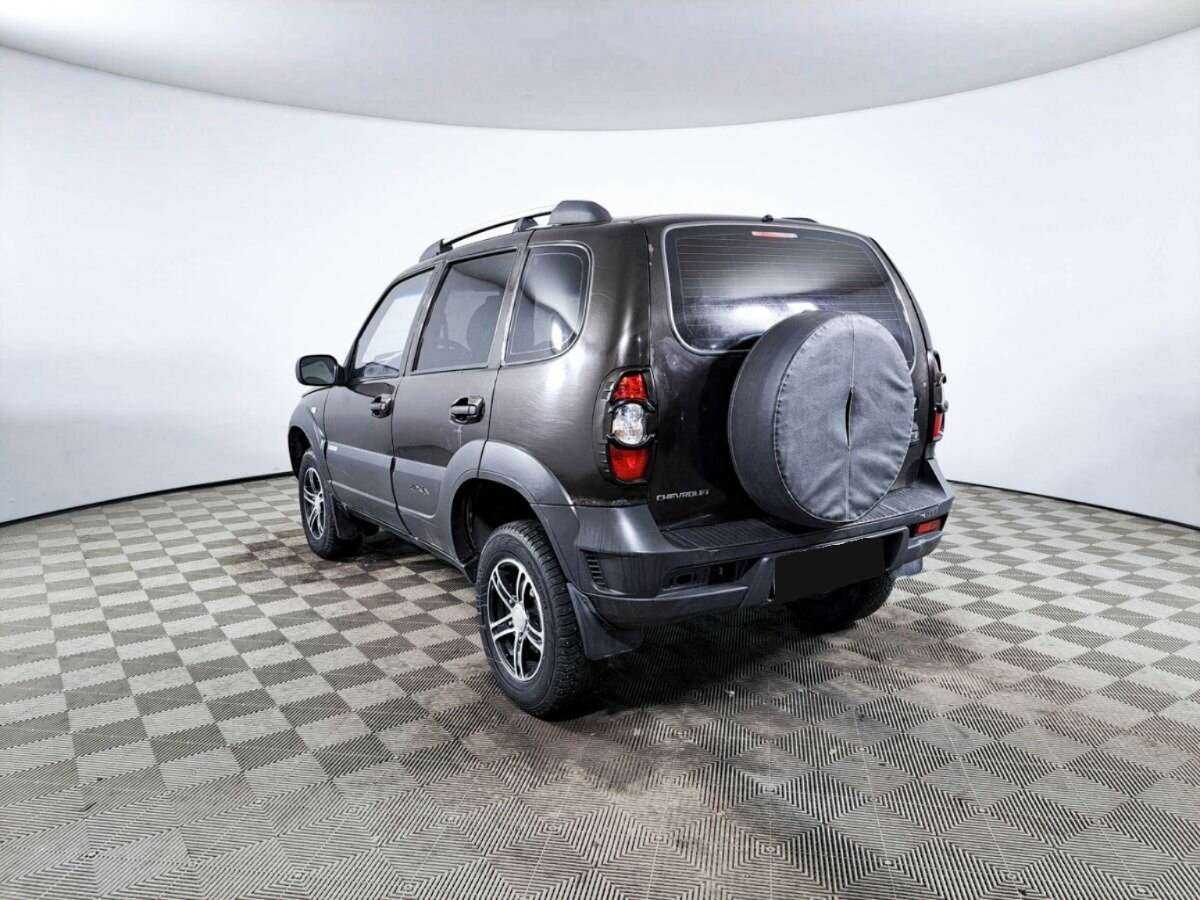 Chevrolet Niva с пробегом — 2011 год. Фото: #6