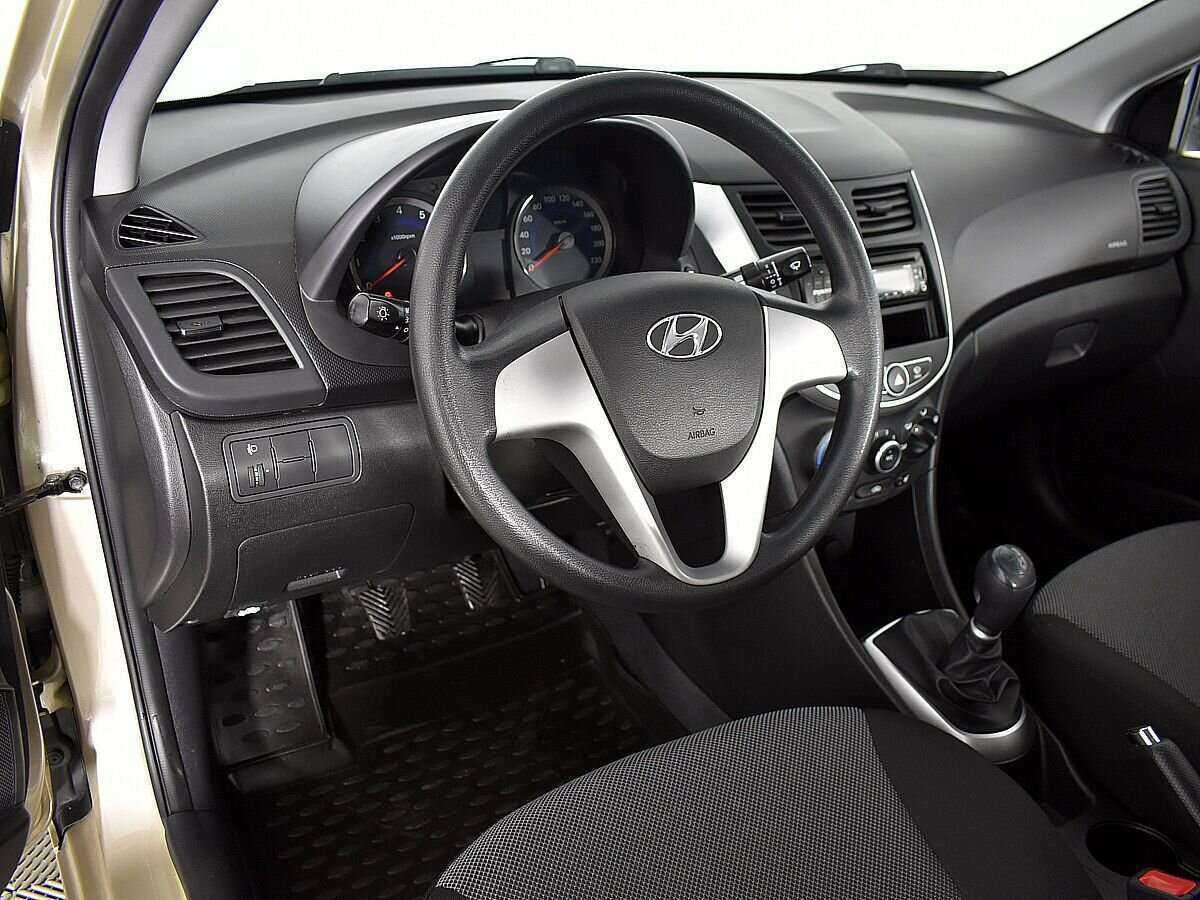 Hyundai Solaris с пробегом — 2014 год. Фото: #6