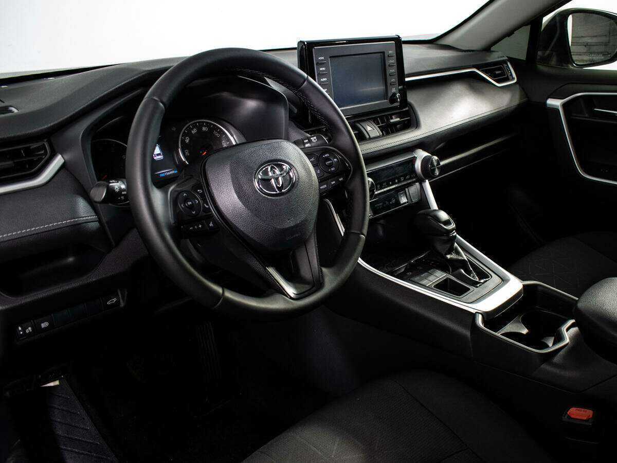 Toyota RAV4 с пробегом — 2019 год. Фото: #12