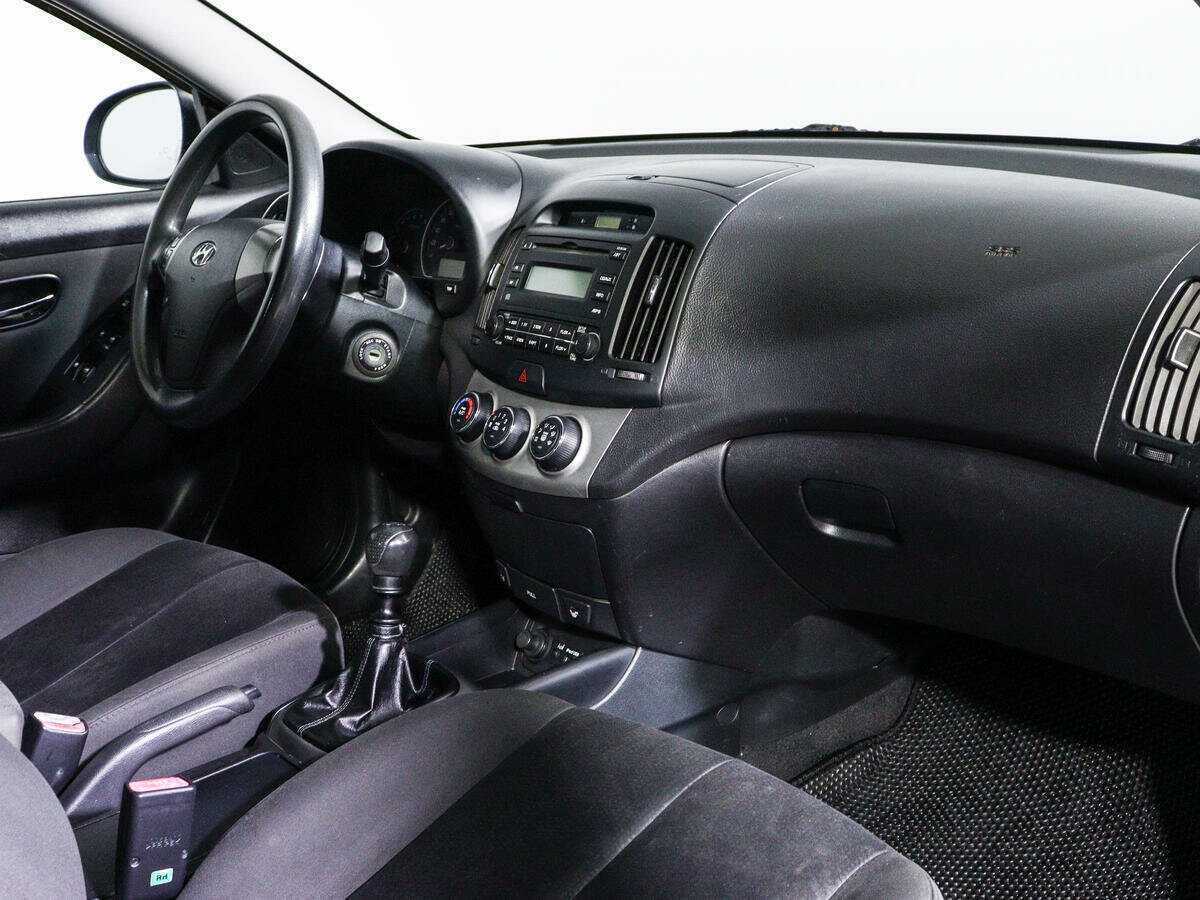 Hyundai Elantra с пробегом — 2010 год. Фото: #6