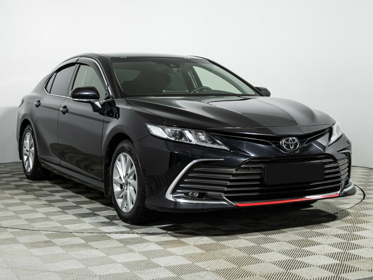 Toyota Camry с пробегом — 2023 год. Фото: #2