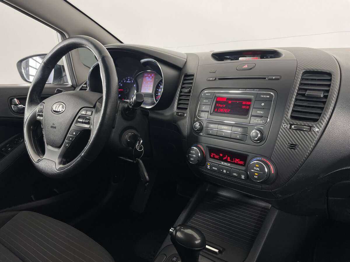 Kia Cerato с пробегом — 2014 год. Фото: #10