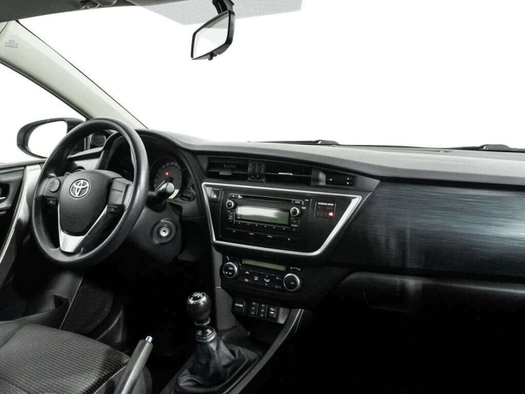 Toyota Auris с пробегом — 2014 год. Фото: #8
