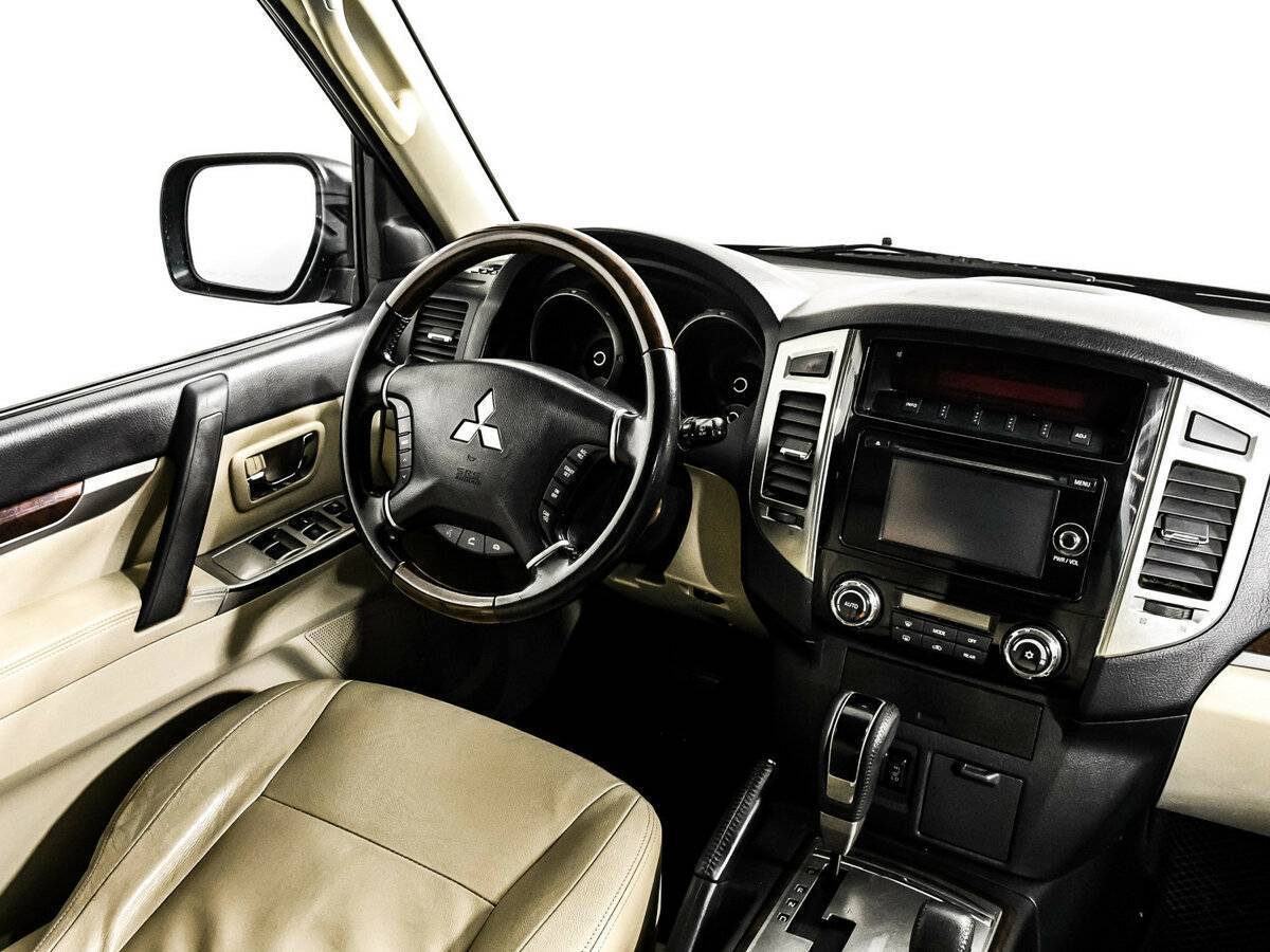 Mitsubishi Pajero с пробегом — 2017 год. Фото: #8