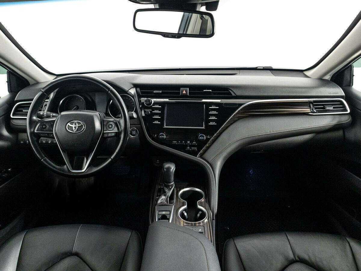 Toyota Camry с пробегом — 2018 год. Фото: #12