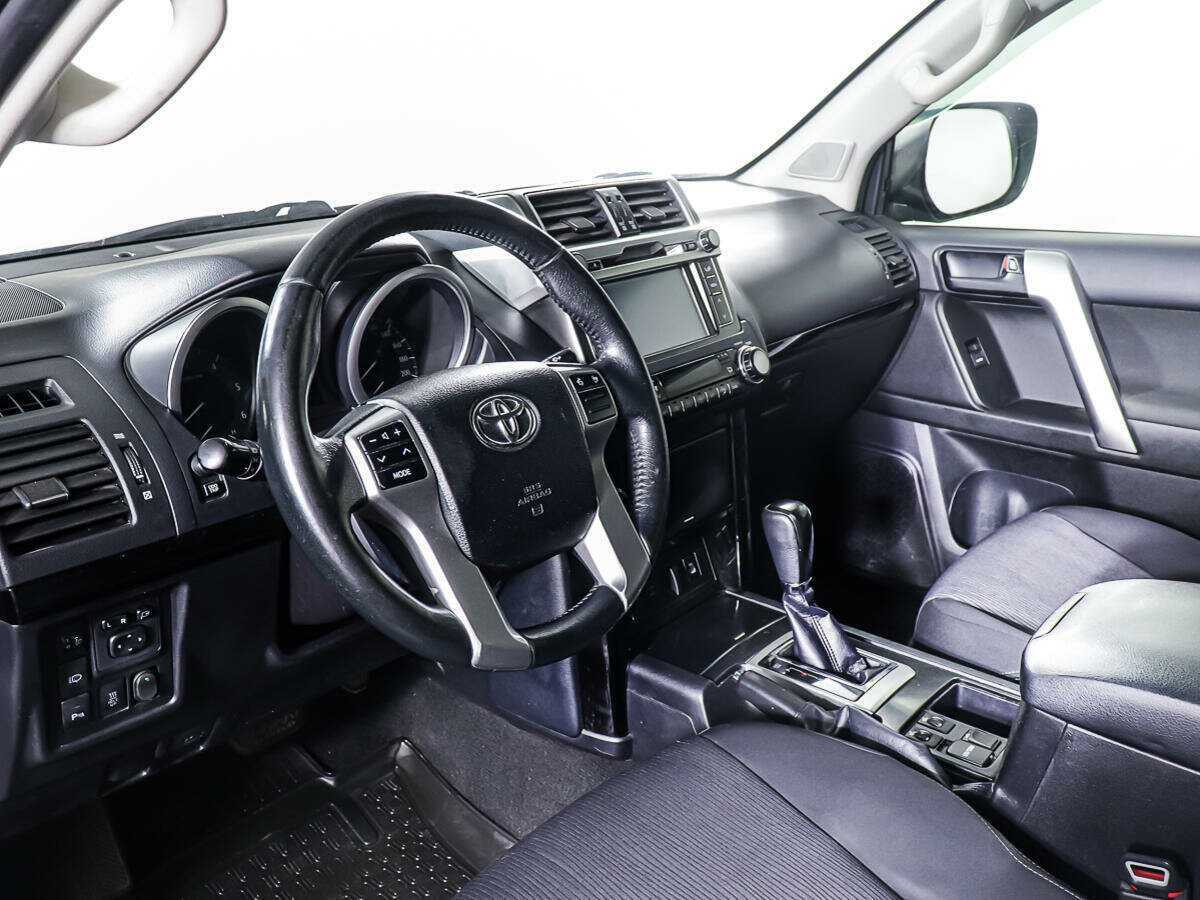 Toyota Land Cruiser Prado с пробегом — 2017 год. Фото: #11