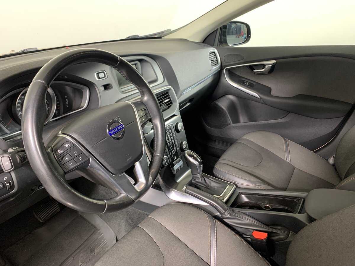 Volvo V40 с пробегом — 2015 год. Фото: #11