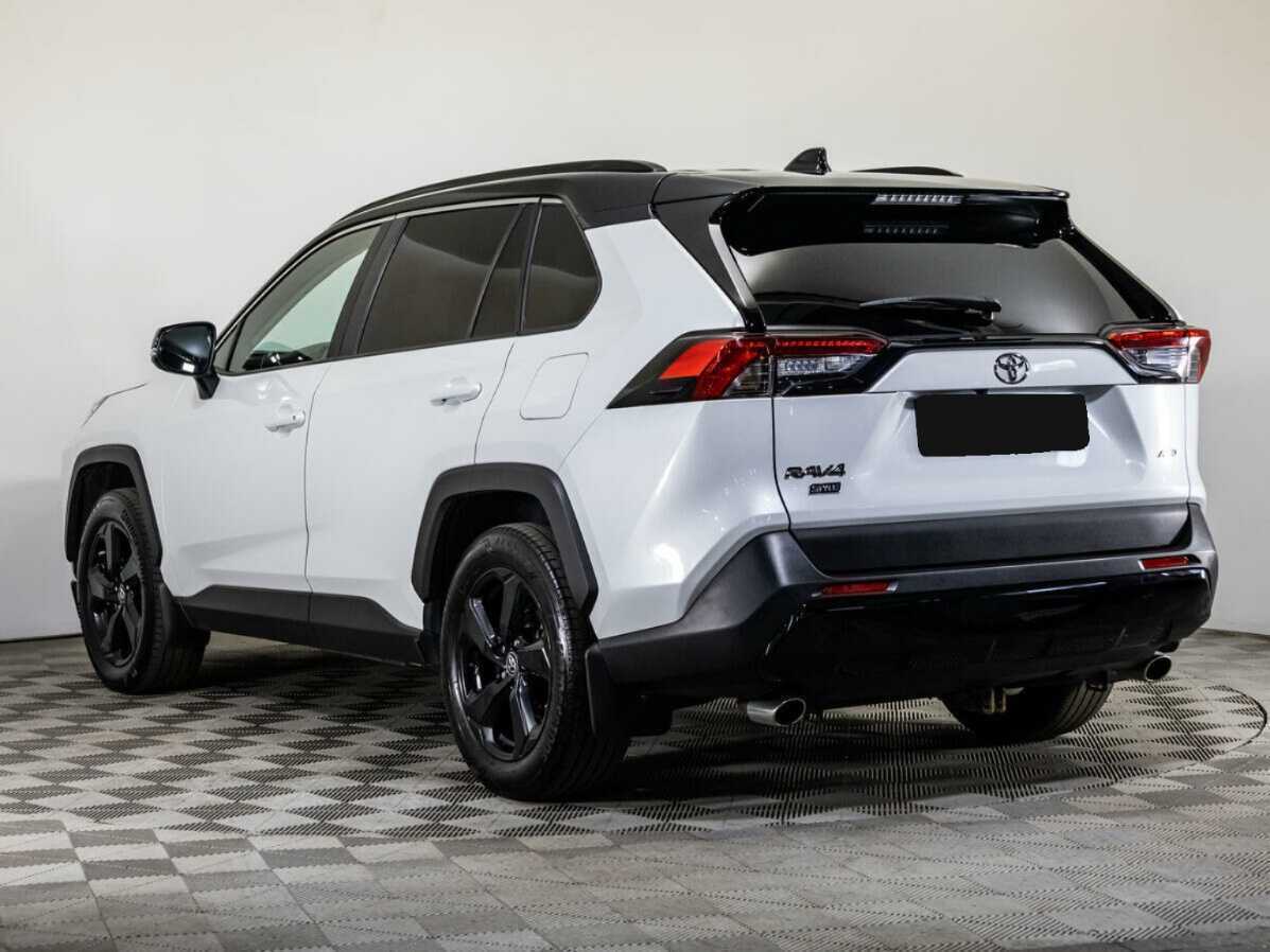 Toyota RAV4 с пробегом — 2021 год. Фото: #6