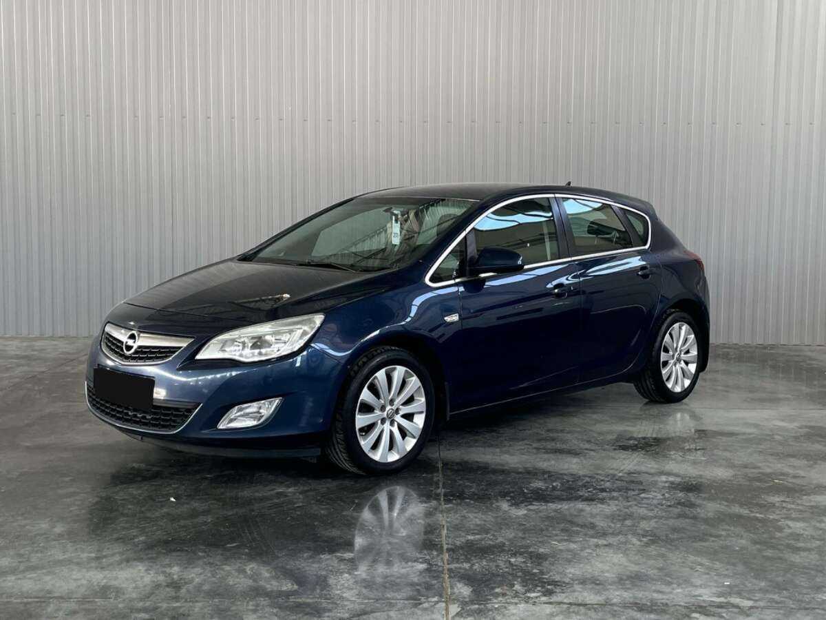 Opel Astra с пробегом — 2011 год. Фото: #0