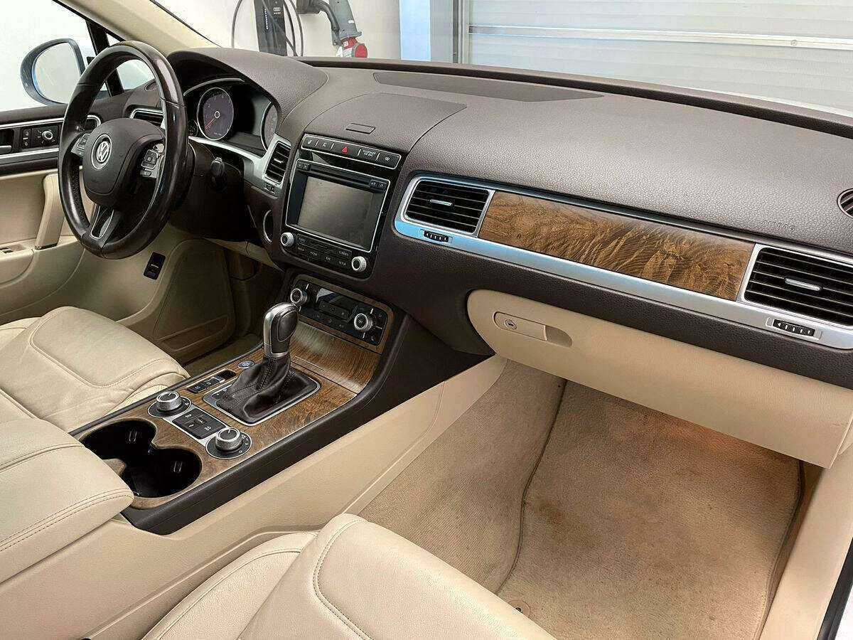 Volkswagen Touareg с пробегом — 2015 год. Фото: #6