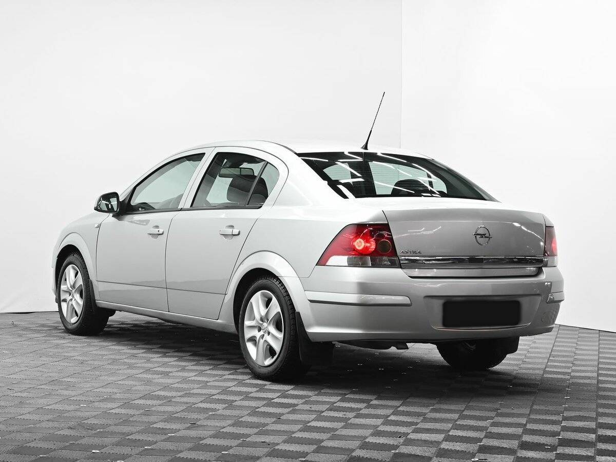 Opel Astra с пробегом — 2010 год. Фото: #2