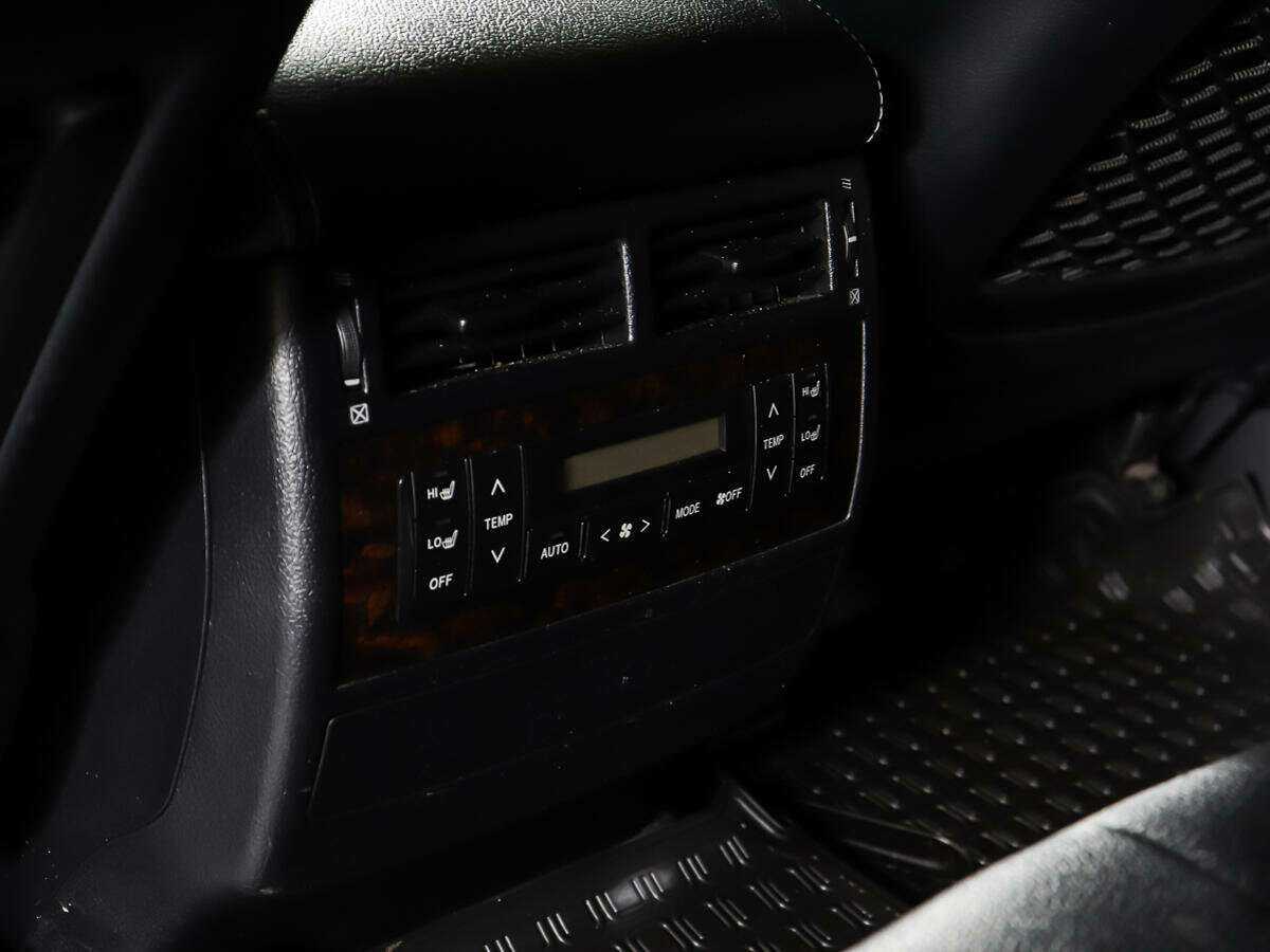 Toyota Land Cruiser с пробегом — 2011 год. Фото: #16