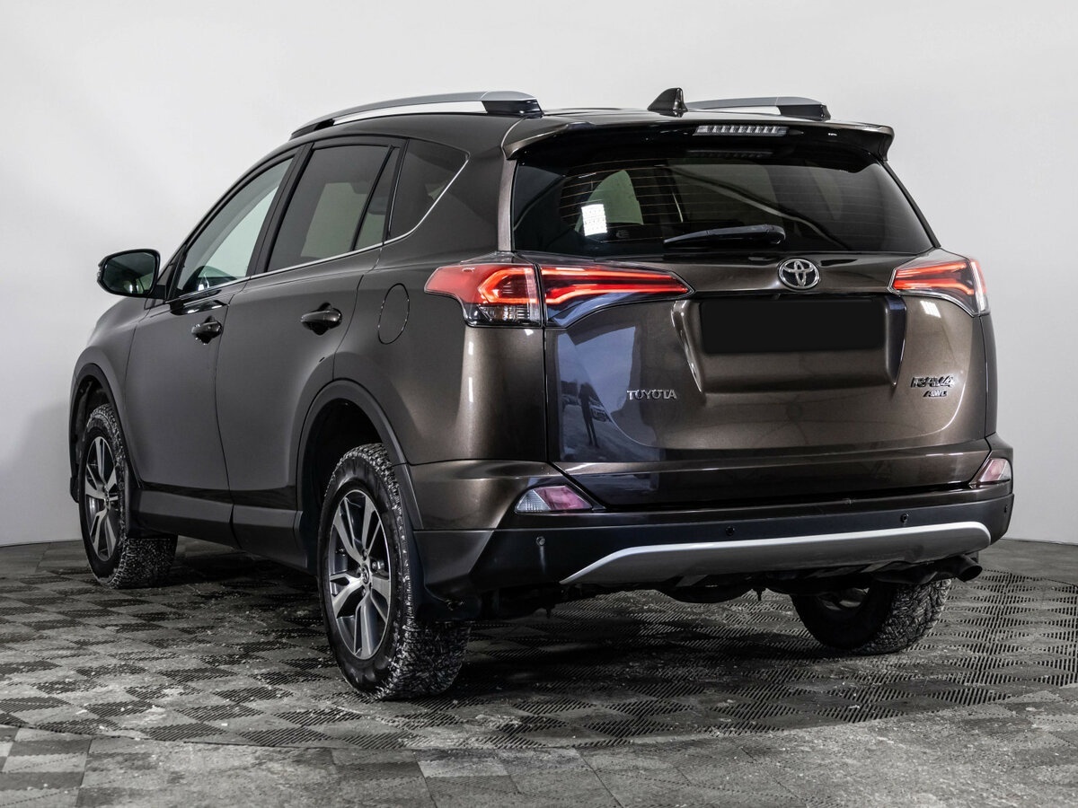 Toyota RAV4 с пробегом — 2018 год. Фото: #5