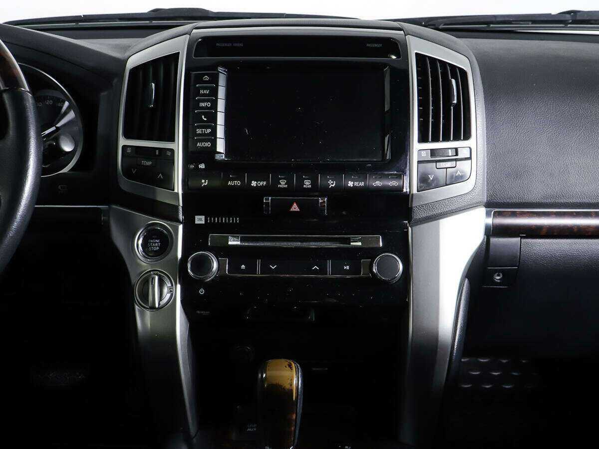 Toyota Land Cruiser с пробегом — 2012 год. Фото: #12