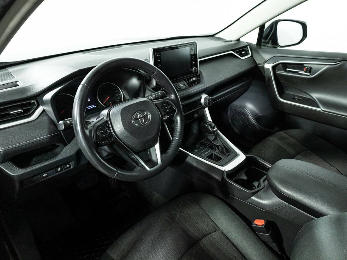 Toyota RAV4 с пробегом — 2021 год. Фото: #8