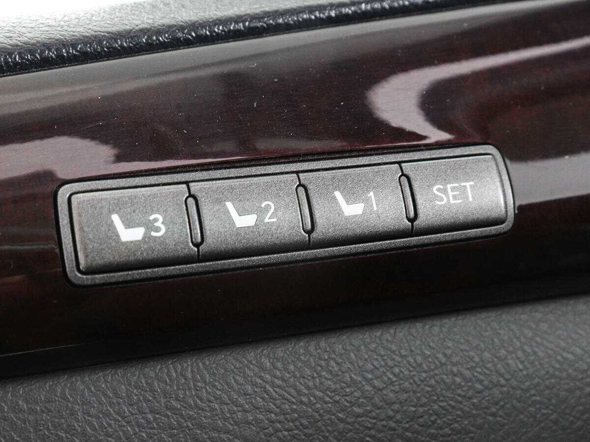 Lexus LX с пробегом — 2010 год. Фото: #13