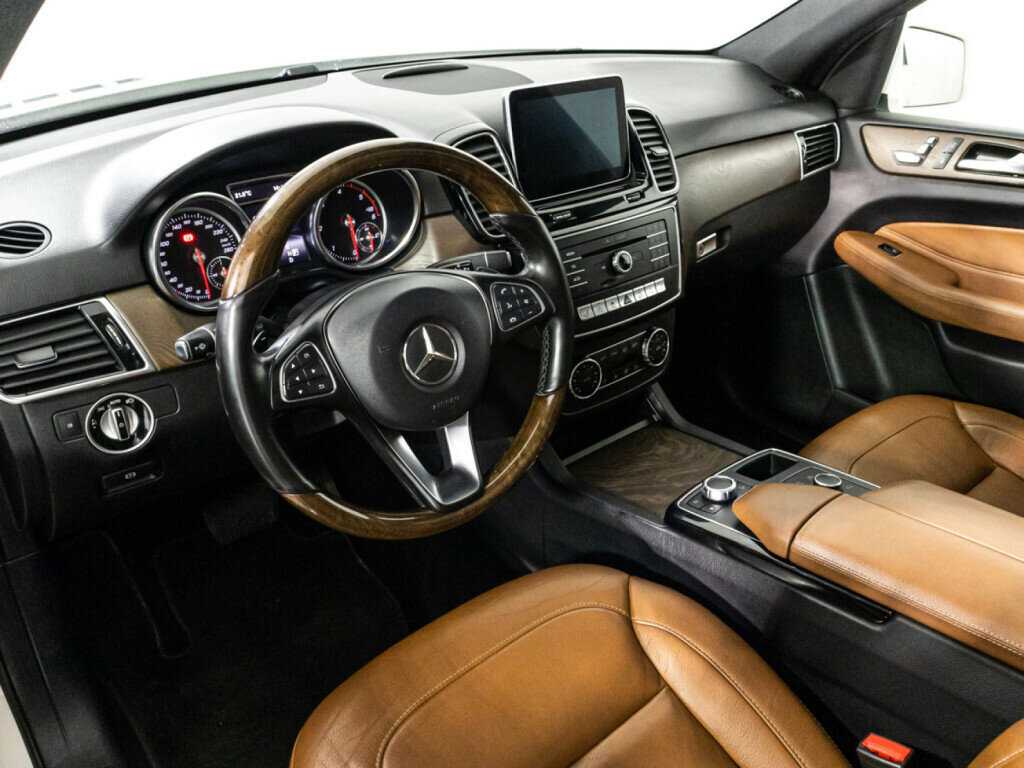 Mercedes-Benz GLE с пробегом — 2015 год. Фото: #10