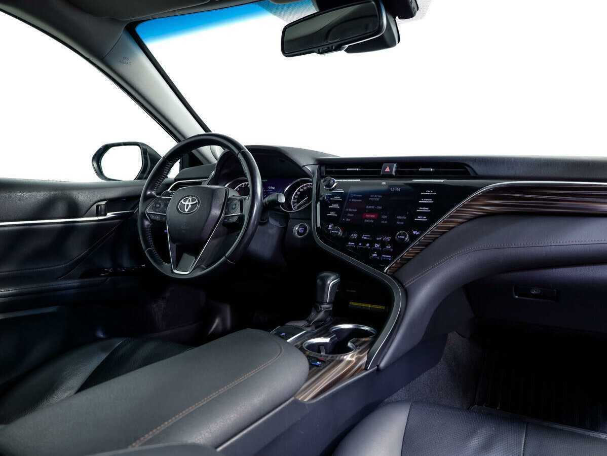 Toyota Camry с пробегом — 2019 год. Фото: #9