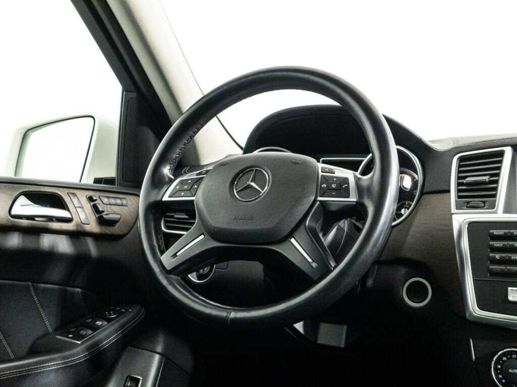 Mercedes-Benz GL-Класс с пробегом — 2015 год. Фото: #25