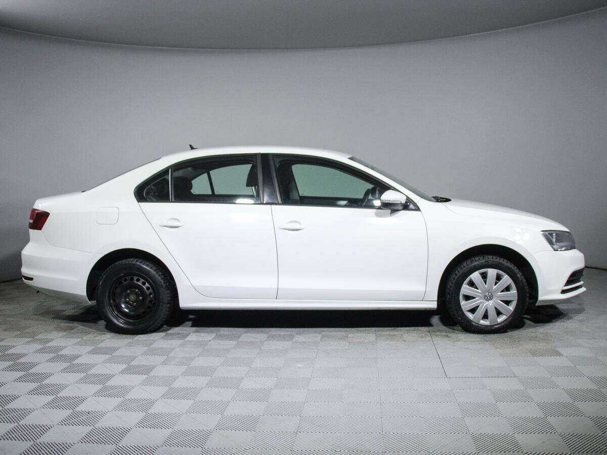 Volkswagen Jetta с пробегом — 2016 год. Фото: #3