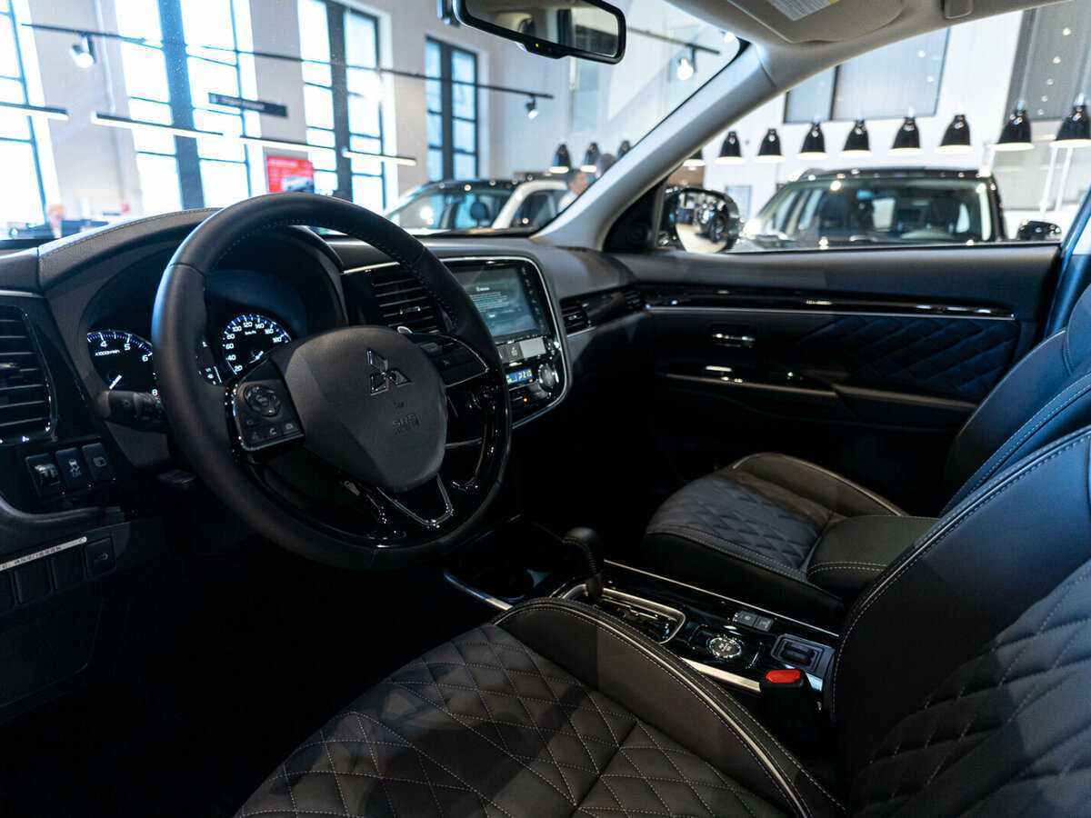 Mitsubishi Outlander с пробегом — 2022 год. Фото: #10