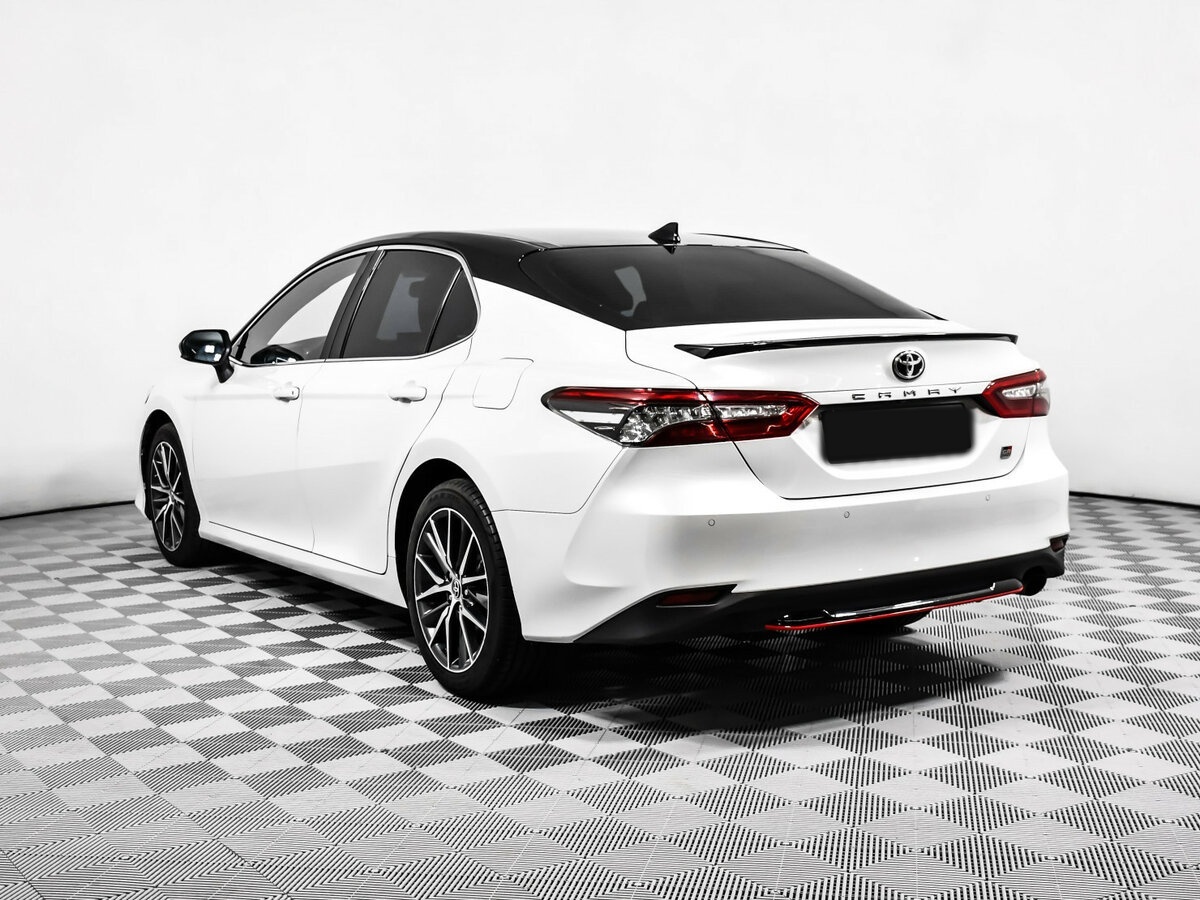 Toyota Camry с пробегом — 2021 год. Фото: #5