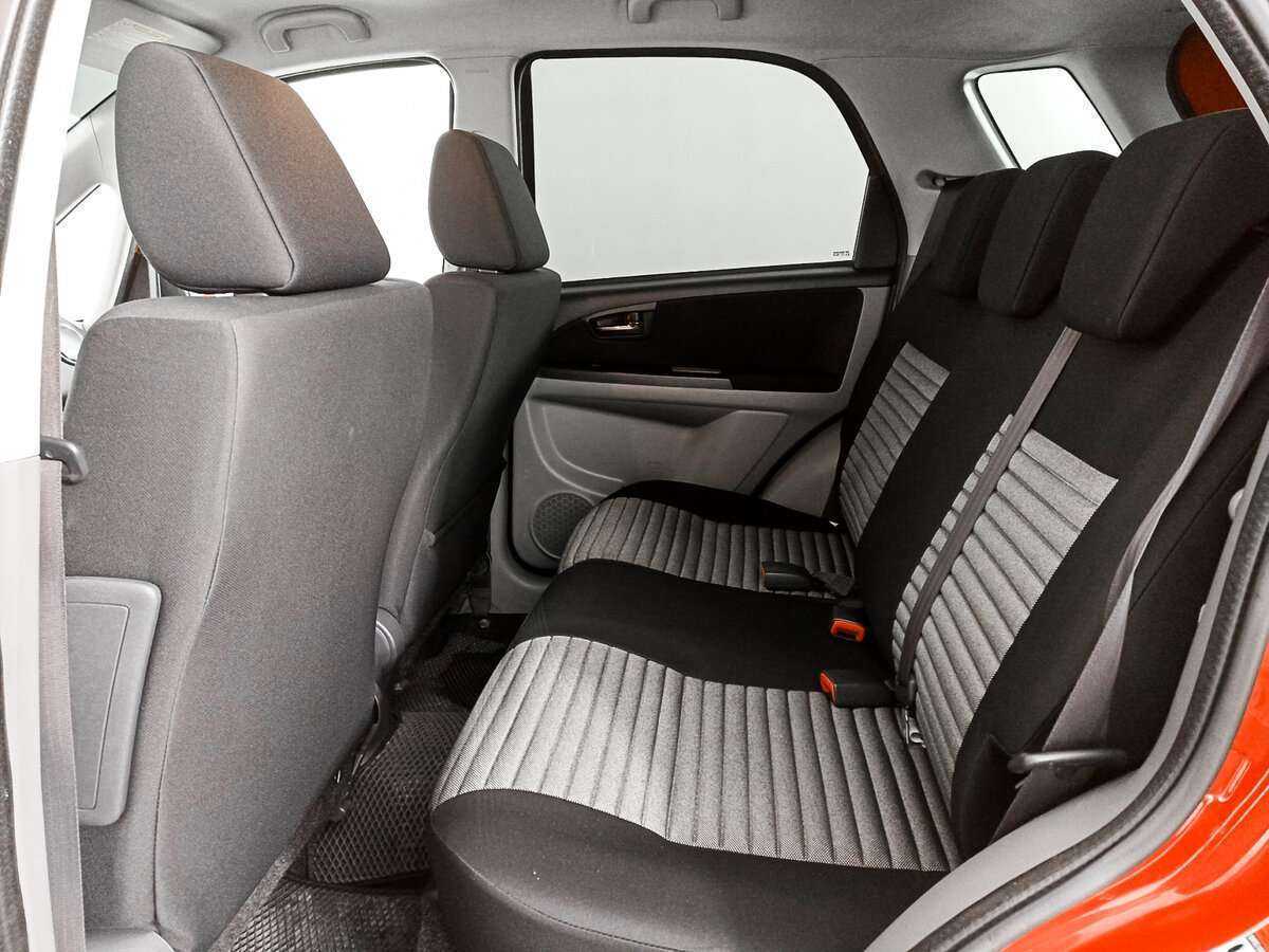 Suzuki SX4 с пробегом — 2011 год. Фото: #8