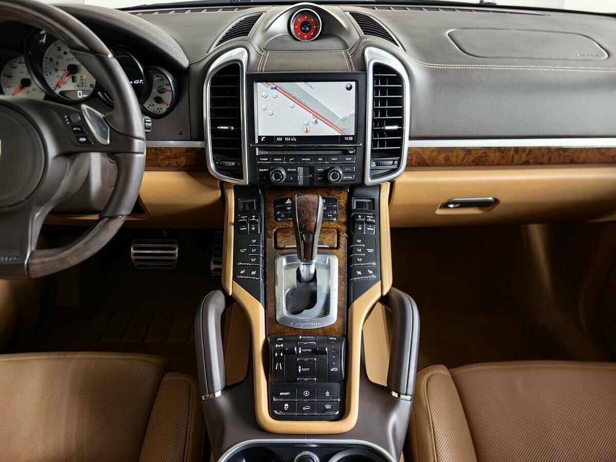 Porsche Cayenne с пробегом — 2012 год. Фото: #10