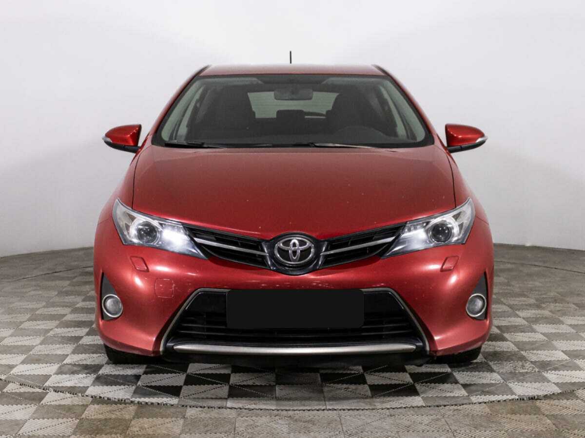 Toyota Auris с пробегом — 2013 год. Фото: #1