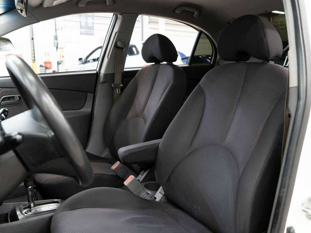 Kia Rio с пробегом — 2010 год. Фото: #5