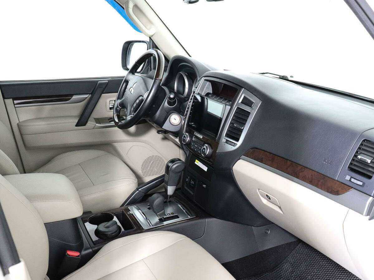 Mitsubishi Pajero с пробегом — 2019 год. Фото: #6
