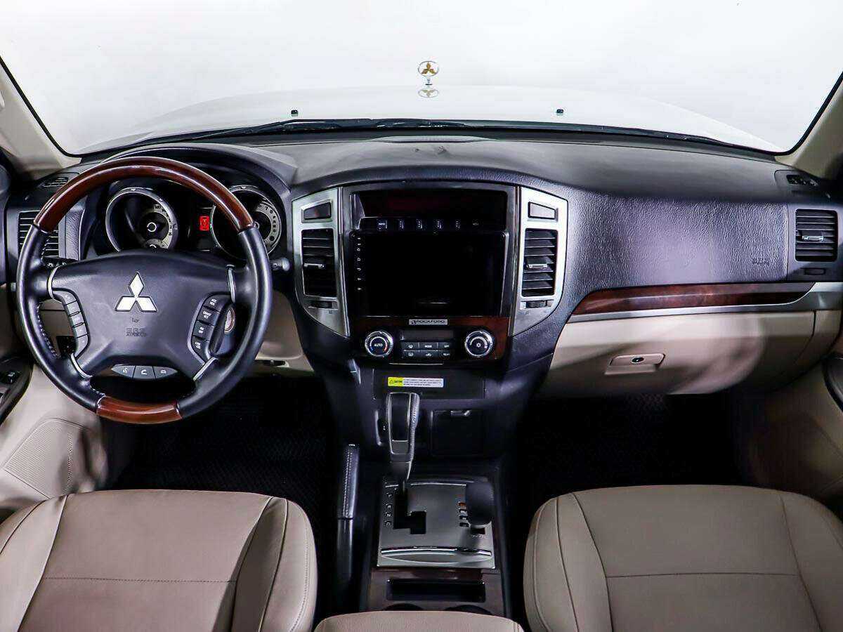 Mitsubishi Pajero с пробегом — 2019 год. Фото: #11